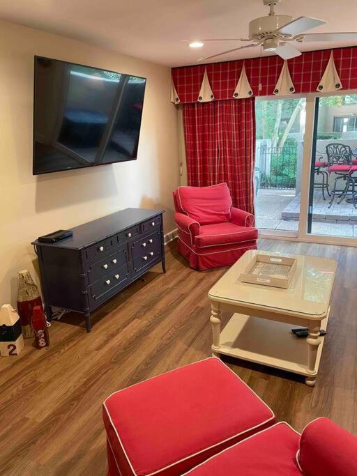 In The Heart Of Harbour Town 2Br 2Ba Pool Access Close To Beach Hilton Head Island Dış mekan fotoğraf