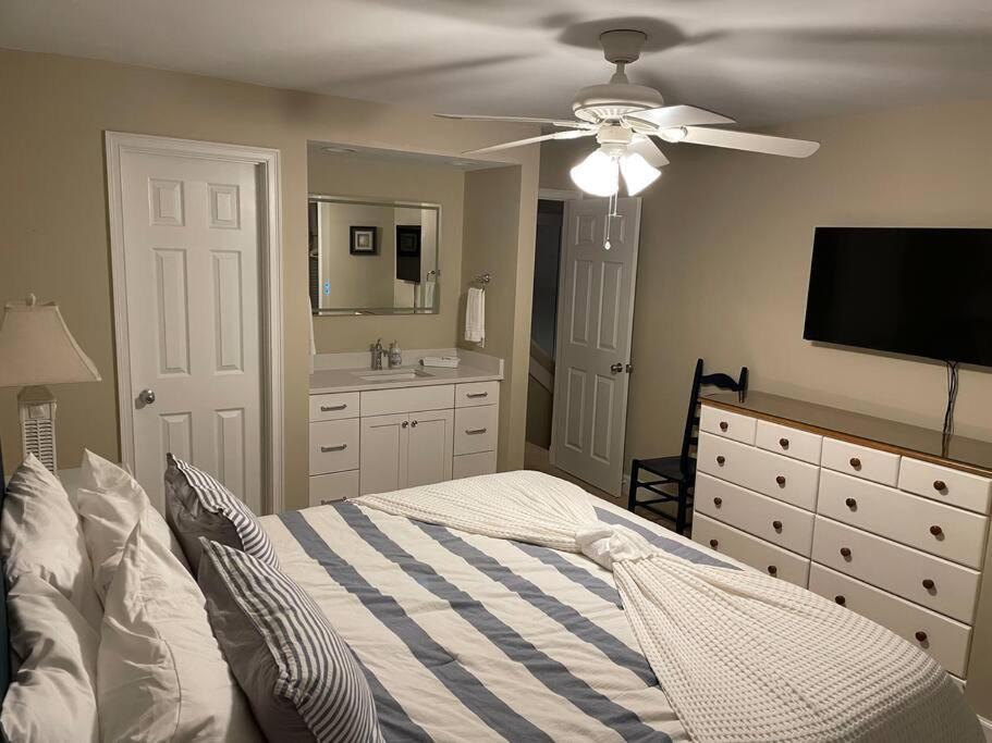 In The Heart Of Harbour Town 2Br 2Ba Pool Access Close To Beach Hilton Head Island Dış mekan fotoğraf
