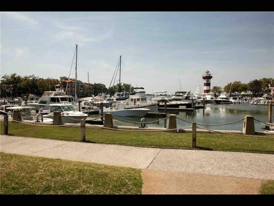 In The Heart Of Harbour Town 2Br 2Ba Pool Access Close To Beach Hilton Head Island Dış mekan fotoğraf