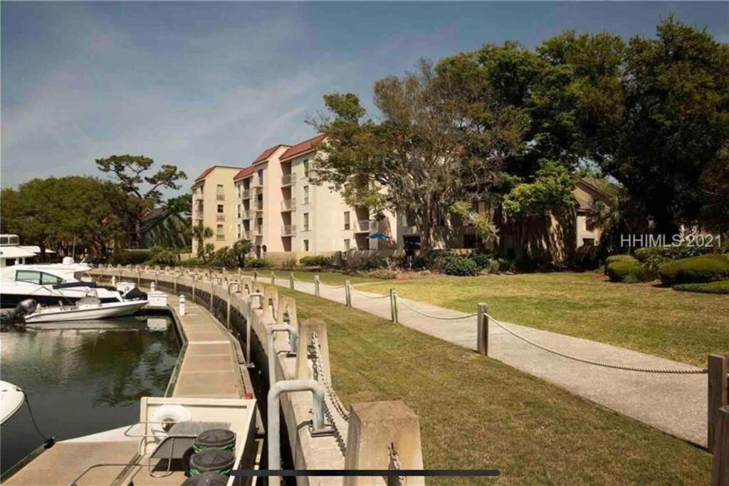 In The Heart Of Harbour Town 2Br 2Ba Pool Access Close To Beach Hilton Head Island Dış mekan fotoğraf