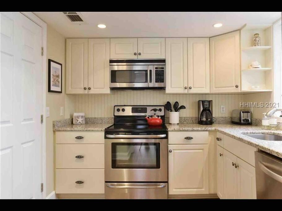 In The Heart Of Harbour Town 2Br 2Ba Pool Access Close To Beach Hilton Head Island Dış mekan fotoğraf